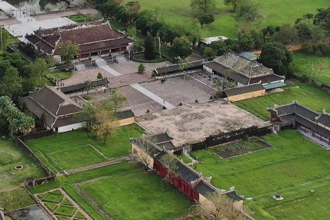 カンチャン宮殿跡・上空から見ると建物は完全に失われ、土台だけ残っているのが分かる ⓒ DANTRI カンチャン宮殿跡・上空から見ると建物は完全に失われ、土台だけ残っているのが分かる ⓒ DANTRI